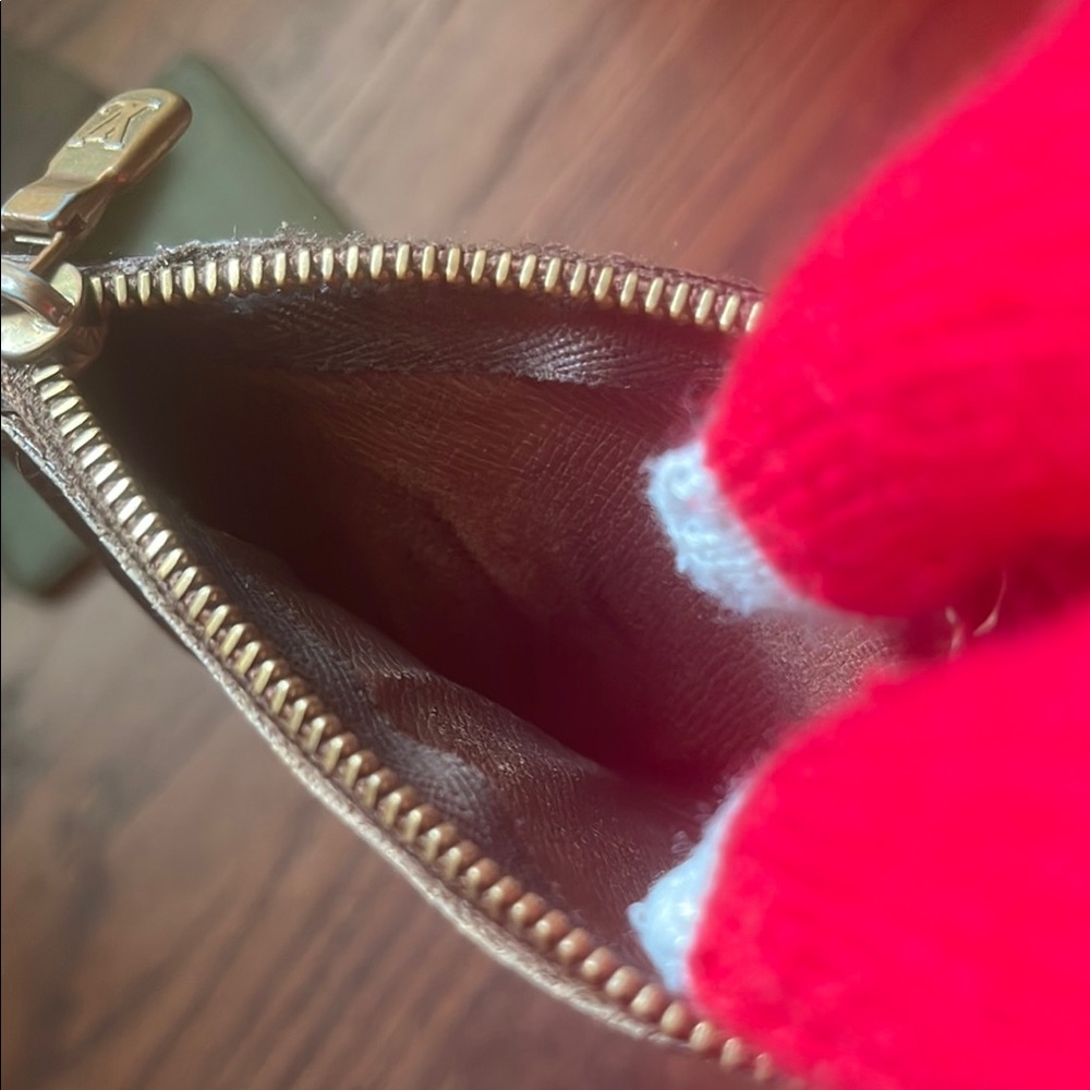 Louis Vuitton Monogram Key Pouch - Picture 7 of 9